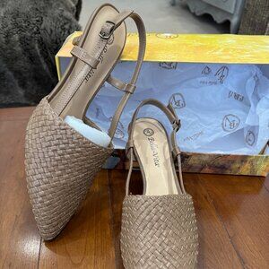 Bella Vita KAISLEY Slingback Pump 9.5 WW Wide Witdh weave pump
